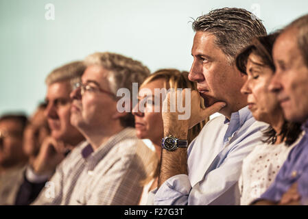 Lleida, in Catalogna, Spagna. Xiii Sep, 2015. XAVIER GARCIA ALBIOL, PPC il candidato presidenziale, ascolta il discorso di Mariano Rajoy in occasione di un incontro a LLeida durante il PPC per la campagna per le elezioni catalano © Matthias Oesterle/ZUMA filo/Alamy Live News Foto Stock