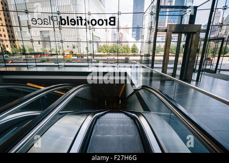 Scale mobili per il World Trade Center West Concourse al posto di Brookfield in Lower Manhattan, New York. Foto Stock