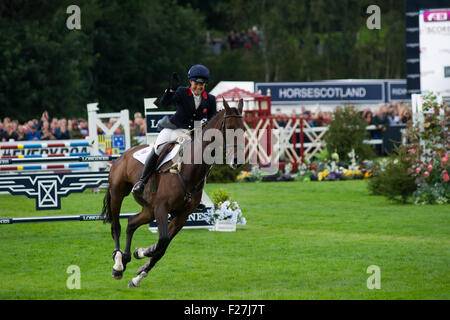 Blair Atholl, Scozia xiii del settembre 2015. Longines FEI European Eventing Champions tenutasi a Blair Atholl station wagon. Il giorno finale di 3 giorni della manifestazione consisteva di show jumping e vari altri cavallo che mostra gli eventi. Alcuni dei migliori piloti al mondo erano presenti per competere al concorso. Credito: Andrew Steven Graham/Alamy Live News Foto Stock