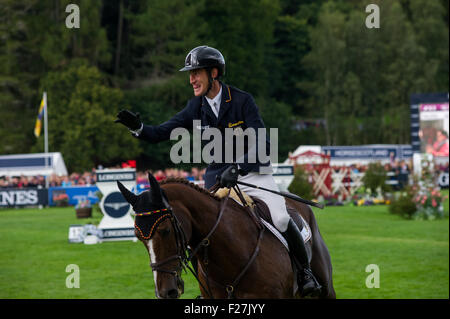 Blair Atholl, Scozia xiii del settembre 2015. Longines FEI European Eventing Champions tenutasi a Blair Atholl station wagon. Il giorno finale di 3 giorni della manifestazione consisteva di show jumping e vari altri cavallo che mostra gli eventi. Alcuni dei migliori piloti al mondo erano presenti per competere al concorso. Credito: Andrew Steven Graham/Alamy Live News Foto Stock