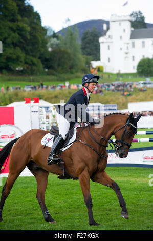 Blair Atholl, Scozia xiii del settembre 2015. Longines FEI European Eventing Champions tenutasi a Blair Atholl station wagon. Il giorno finale di 3 giorni della manifestazione consisteva di show jumping e vari altri cavallo che mostra gli eventi. Alcuni dei migliori piloti al mondo erano presenti per competere al concorso. Credito: Andrew Steven Graham/Alamy Live News Foto Stock