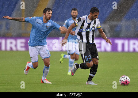 Roma, Italia. Xiii Sep, 2015. Di calcio della Serie A. Lazio contro Udinese. Danilo Cataldi e Ali Adnan lotta per il credito a sfera: Azione Plus sport/Alamy Live News Foto Stock