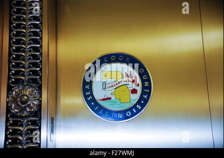 Interno della City Hall Lobby, Chicago, Illinois. Contea di Cook tenuta sulla porta di ascensore. Costruito nel 1911. Foto Stock