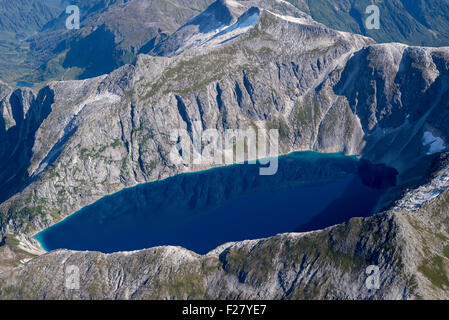 Indigo lago, un lago alpino nelle montagne di Baranof Island, Alaska. Foto Stock