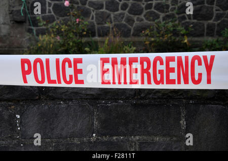 Nastro di emergenza teso nella parte anteriore del relitto da 6.3 terremoto di Christchurch, South Island, in Nuova Zelanda, 22-2-2011 Foto Stock