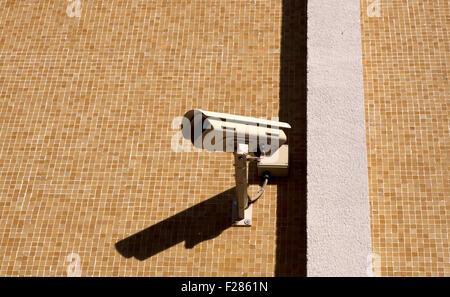 Telecamera di sorveglianza sulla parete Foto Stock