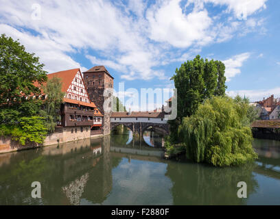 Weinstadel e alla torre d'acqua dal fiume Pegnitz, Sebald centro storico, Norimberga, Media Franconia, Franconia, Bavaria Foto Stock