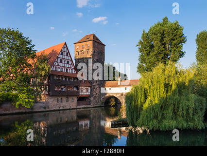 Weinstadel e alla torre d'acqua dal fiume Pegnitz, Sebald centro storico, Norimberga, Media Franconia, Franconia, Bavaria Foto Stock