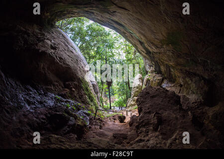 Sun fascio in grotta Foto Stock