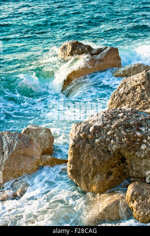 Rocce nel mare, Platia Amos - Cefalonia, Grecia Foto Stock