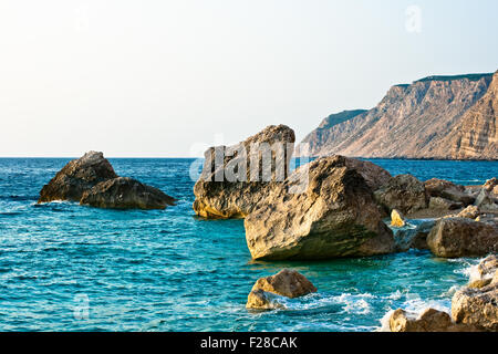 Rocce nel mare, Platia Amos - Cefalonia, Grecia Foto Stock