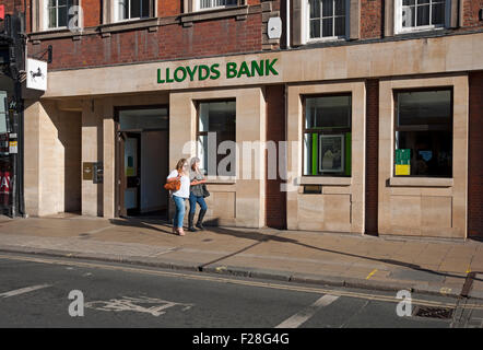 Lloyds Bank ramo esterno marciapiede York North Yorkshire Inghilterra Regno Unito GB Gran Bretagna Foto Stock