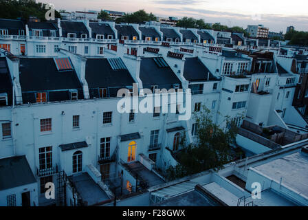 Balcone illuminato porta in una terrazza house di Londra vicino a Hyde Park Foto Stock