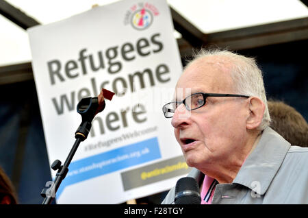 Walter Wolfgang, Vice Presidente del CND e profugo dalla Germania nazista, parlando al 'rifugiati benvenuto qui' rally a Londra Foto Stock