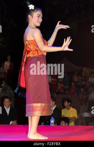 Ballerino alla cultura mostra, Luang Prabang, Laos Foto Stock