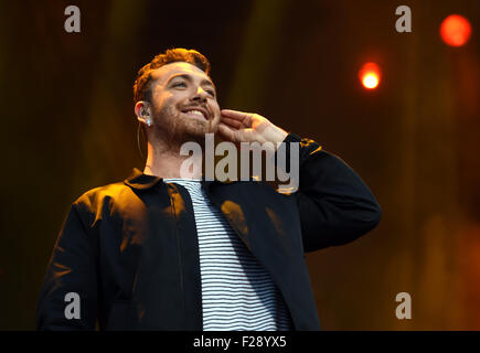 Berlino, Germania. Xiii Sep, 2015. Cantante britannico Sam Smith esegue sul palco durante il festival di Lollapalooza sui terreni dell'ex aeroporto di Tempelhof di Berlino, Germania, 13 settembre 2015. Credito: dpa picture alliance/Alamy Live News Foto Stock