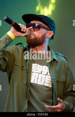 AJ e la tribù eseguire a Swindon Reggae Garden Settembre 2015 Foto Stock