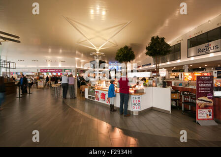 Interno di servizi autostradali Foto Stock