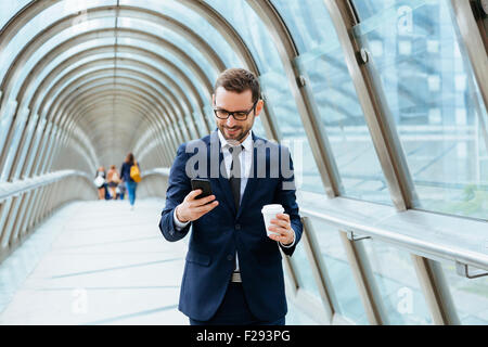 Imprenditore avente una pausa caffè Foto Stock
