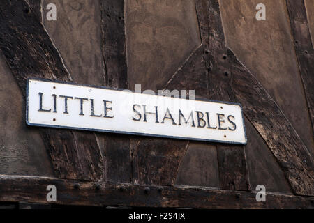 Strada segno per poco Shambles in York, Inghilterra. Foto Stock