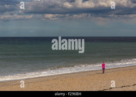 Cielo drammatico sulla spiaggia Cley North Norfolk Foto Stock