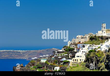 Il villaggio di Imerovigli arroccati sulle scogliere della caldera di Santorini Grecia Foto Stock