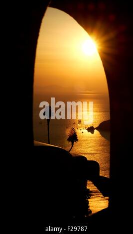 Un tramonto spettacolare sull isola di Santorini Grecia Foto Stock