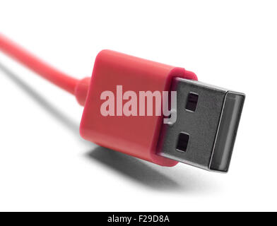 Rosso Cavo USB isolato su uno sfondo bianco. Foto Stock