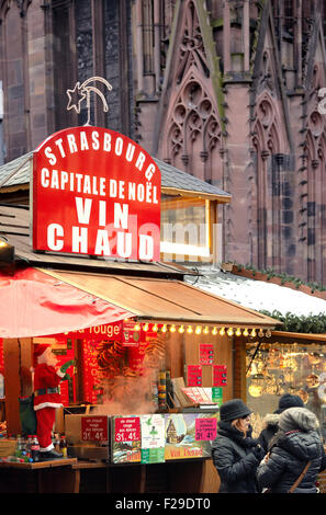 Natale vin brulé stallo. Le migliori d'Europa mercatino di Natale 2014. Strasburgo. Bas-Rhin. L'Alsazia. Francia Foto Stock