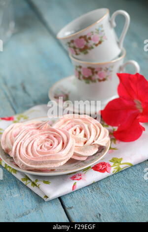 Meringhe in forma di rose Foto Stock