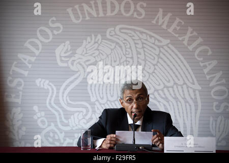 Città del Messico. Xiv Sep, 2015. Ambasciatore egiziano in Messico Yasser Shaban partecipa a una conferenza stampa sulla morte del messicano due turisti che sono stati uccisi durante il loro viaggio in Egitto in Città del Messico, capitale del Messico, sul Sett. 14, 2015. Il governo messicano il lunedì ha chiesto l'Egitto il lancio di un 'sswift e approfondito' indagine in "accidentale airstrike' su un convoglio di turisti compresi 15 messicani. Credito: Alejandro Ayala/Xinhua/Alamy Live News Foto Stock