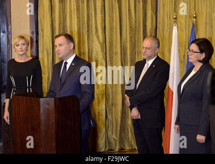 Londra, Regno Unito. 14 Settembre, 2015. Compiacendosi per la coppia presidenziale in ambasciata polacca in London Credit: Marcin Libera/Alamy Live News Foto Stock