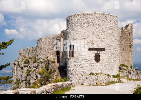 Vista del San Servolo castello in Slovenia Foto Stock