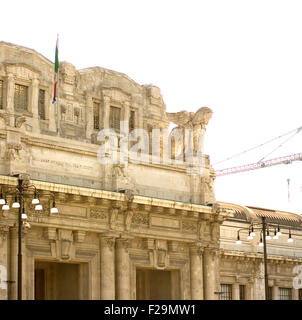 Vista della Stazione Centrale e alla stazione ferroviaria centrale di Milano, Italia Foto Stock