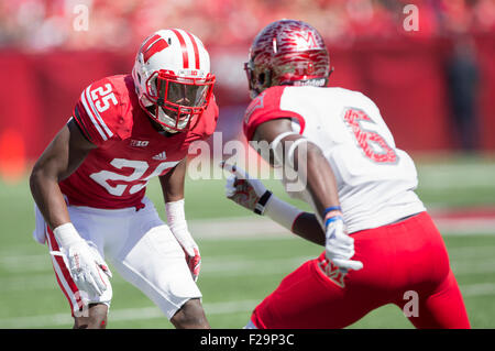 12 settembre 2015: Wisconsin Badgers cornerback Derrick Tindal #25 in azione durante il NCAA Football gioco tra il Miami (Ohio) Redhawks e Wisconsin Badgers a Camp Randall Stadium di Madison, WI. Wisconsin sconfitto Miami (Ohio) 58-0. John Fisher/CSM Foto Stock