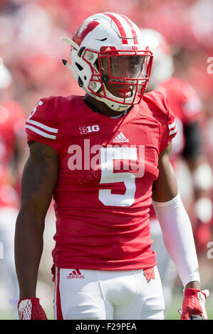 12 settembre 2015: Wisconsin Badgers cornerback Dario Hillary #5 durante il NCAA Football gioco tra il Miami (Ohio) Redhawks e Wisconsin Badgers a Camp Randall Stadium di Madison, WI. Wisconsin sconfitto Miami (Ohio) 58-0. John Fisher/CSM Foto Stock