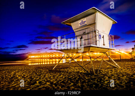 Torre bagnino in Oceanside Beach in California del Sud Foto Stock