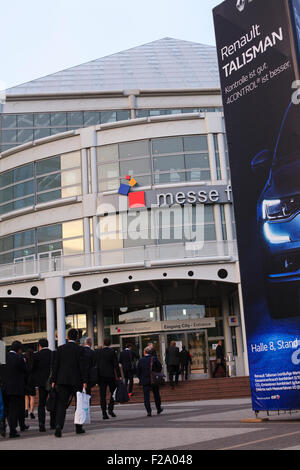 Francoforte, Germania. 15 Settembre, 2015. Premere i giorni per il 2015 Frankfurt motor show sono il 15 e 16 settembre e al pubblico dal 19 settembre, con oltre 200 anteprime mondiali. Credito: Georgia Chapman/Alamy Live News Foto Stock