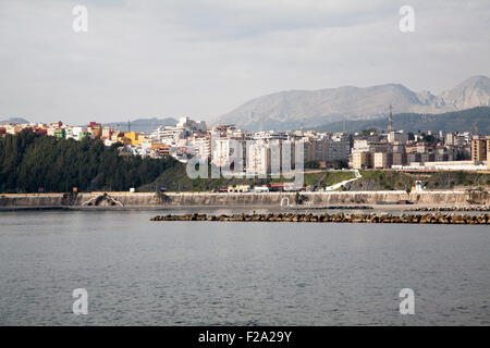 Vista in direzione di Gebel Musa da Ceuta, territorio spagnolo in nord Africa, Spagna Foto Stock