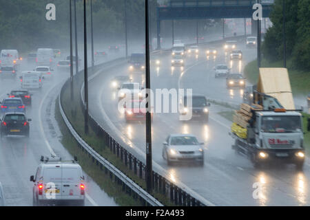 Il traffico sulla A19 a Billingham in ora di punta sotto la pioggia. Regno Unito Foto Stock