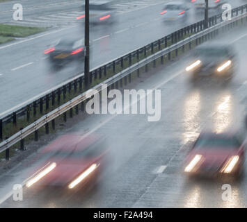 Il traffico sulla A19 a Billingham in ora di punta sotto la pioggia. Regno Unito Foto Stock