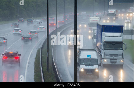 Il traffico sulla A19 a Billingham in ora di punta sotto la pioggia. Regno Unito Foto Stock