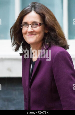 A Downing Street, Londra, Regno Unito. 15 Settembre, 2015. Irlanda del Nord il Segretario Theresa Villiers arriva al 10 di Downing Street per frequentare il settimanale riunione del gabinetto © Paul Davey/Alamy Live News Credito: Paolo Davey/Alamy Live News Foto Stock