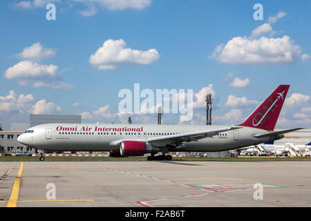 Omni Air International Boeing 767-300ER Foto Stock