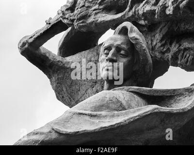 Fryderyk Chopin (Frederic Chopin) un monumento nel Parco Lazienki (parco delle Terme Reali) a Varsavia in Polonia. Foto Stock