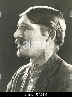 Ritratto di profilo di uomo con pizzetto (OLVI008 OU256 F) Foto Stock