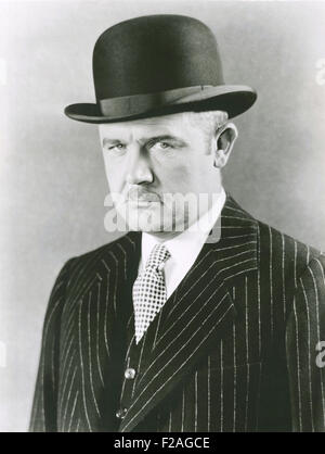 Dapper uomo nel cappello bowler (OLVI008 OU180 F) Foto Stock