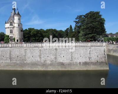 Chateau de Chenonceau,spazio antistante e la Torre Marques,della Valle della Loira,fiume Cher, Indre-et-Loire,Touraine,Francia Foto Stock