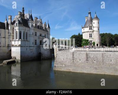 Chateau de Chenonceau,spazio antistante e la Torre Marques,della Valle della Loira,fiume Cher, Indre-et-Loire,Touraine,Francia Foto Stock