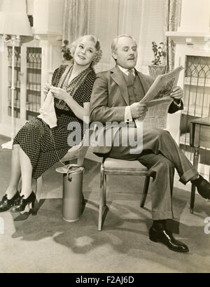 In un momento di relax a casa (OLVI007 OU805 F) Foto Stock